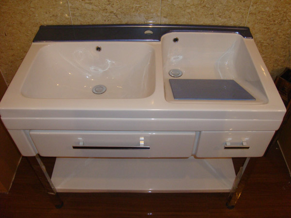 想买洗衣柜,放阳台的,不知道哪个牌子好