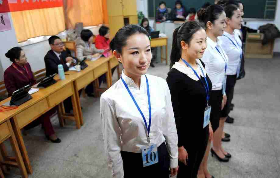 国内某<em>航空公司招空姐</em>,一下子来了一千多位美