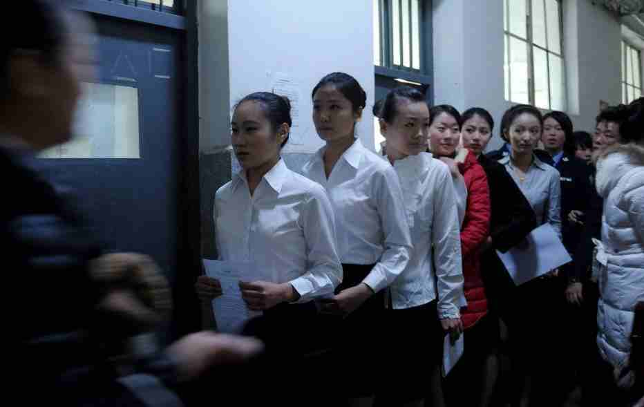 国内某<em>航空公司招空姐</em>,一下子来了一千多位美