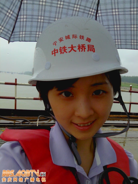 安庆电视台热线800里的那个小妹郑圆圆哥喜