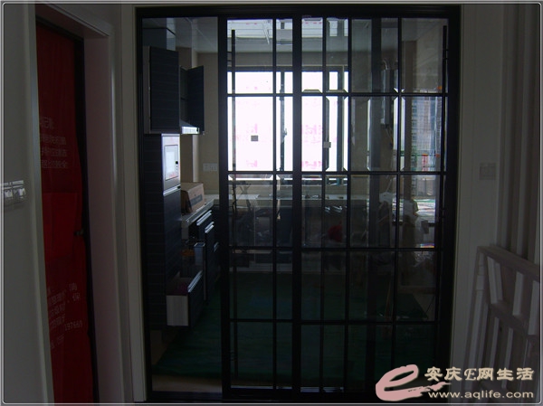 S8302201.jpg