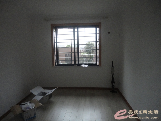 Ƭ 082.jpg