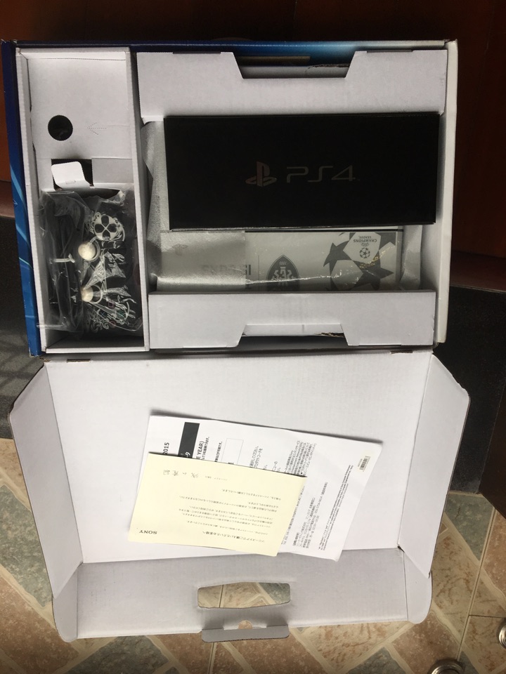 出售港版PS4 pro和日版PS4游戏机 - 二手市场