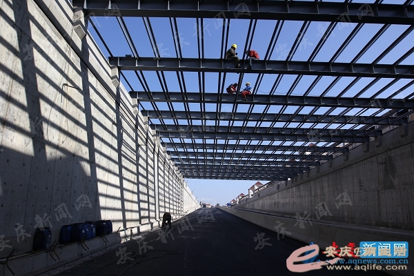 迎宾西路地下隧道主体工程完工 我市首条车行