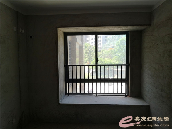 ec551058-8a4b-41c4-9598-fe5638b9ef04_0.jpg