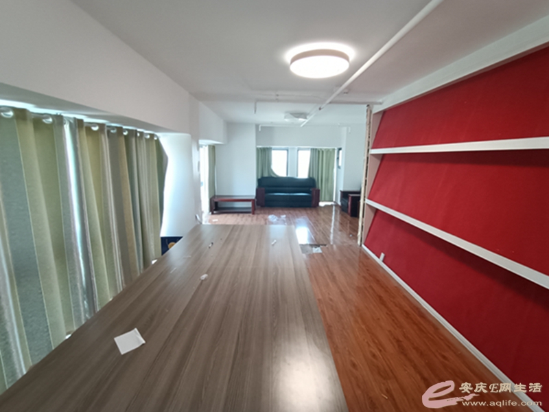 e8de8638-cb50-4609-a54d-3502a7f7050e_0.jpg