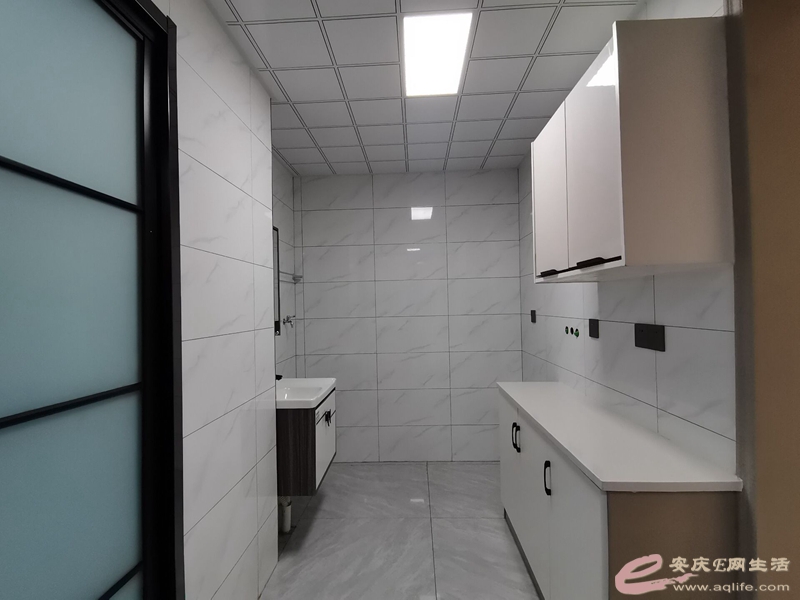 adfc8674-cddb-4d99-9ea1-ebed7f3054b0_0.jpg