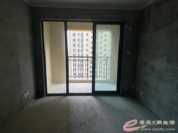081ed49c-2439-4b85-bd51-b30a50899381_0.jpg