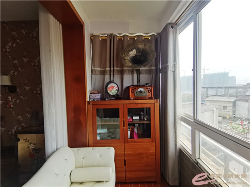 db7cc190-eaec-48c7-945a-1efa61010258_0.jpg
