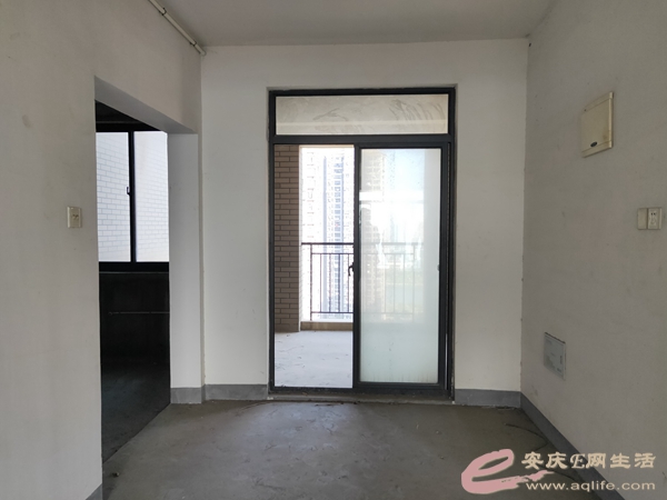2ca92d54-301b-4338-8be7-92d18a0a828e_0.jpg