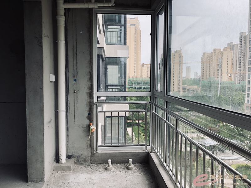 0c5305a7-0cad-461a-ac88-6bf782ffdecf_0.jpg