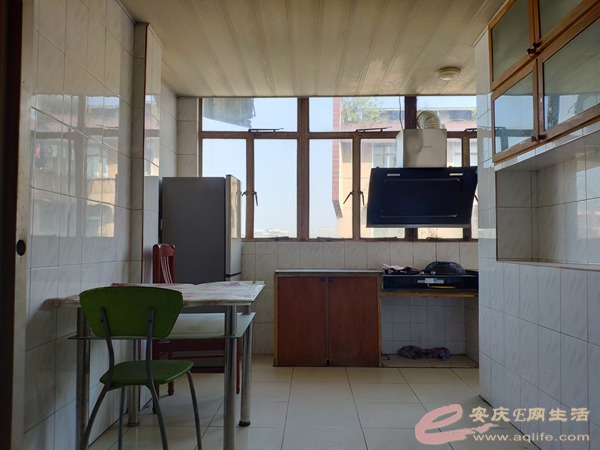 aed49f82-fe32-4fb2-81bd-8927b3f2729c_0.jpg