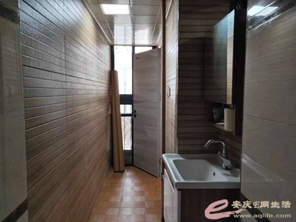 5aaadff9-7c35-414f-8524-9bdccbf5aed3_0.jpg