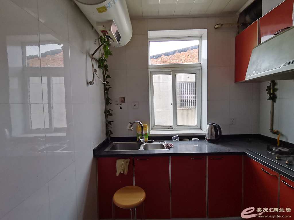 e2974585-2dd9-4ab1-89ec-1d541bd40e8b_0.jpg