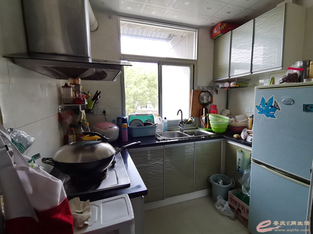 c1e202bd-9327-4e80-8967-0059e00c24e4_0.jpg
