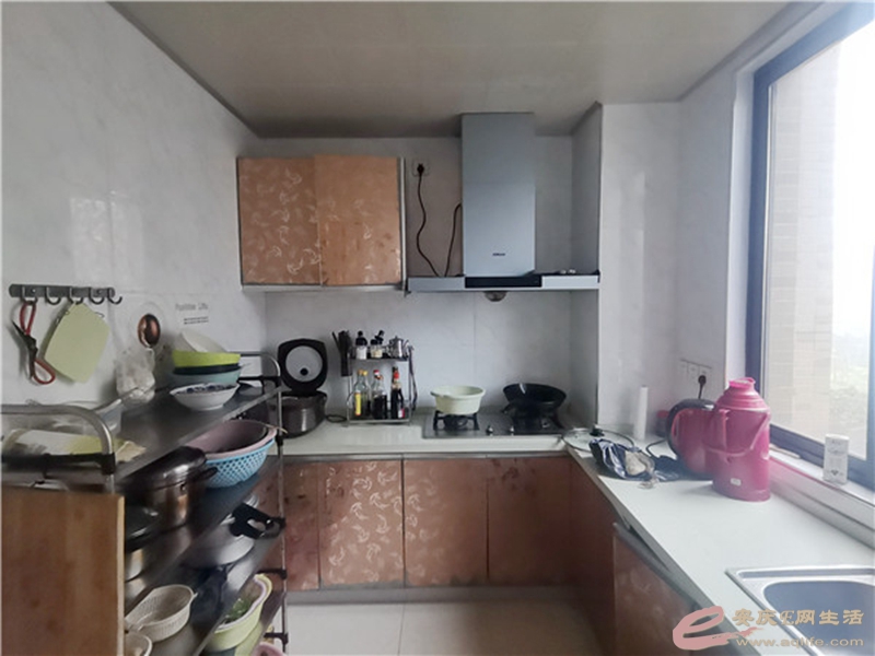 ad707e7b-8f74-41f7-8802-f853685e7335_0.jpg