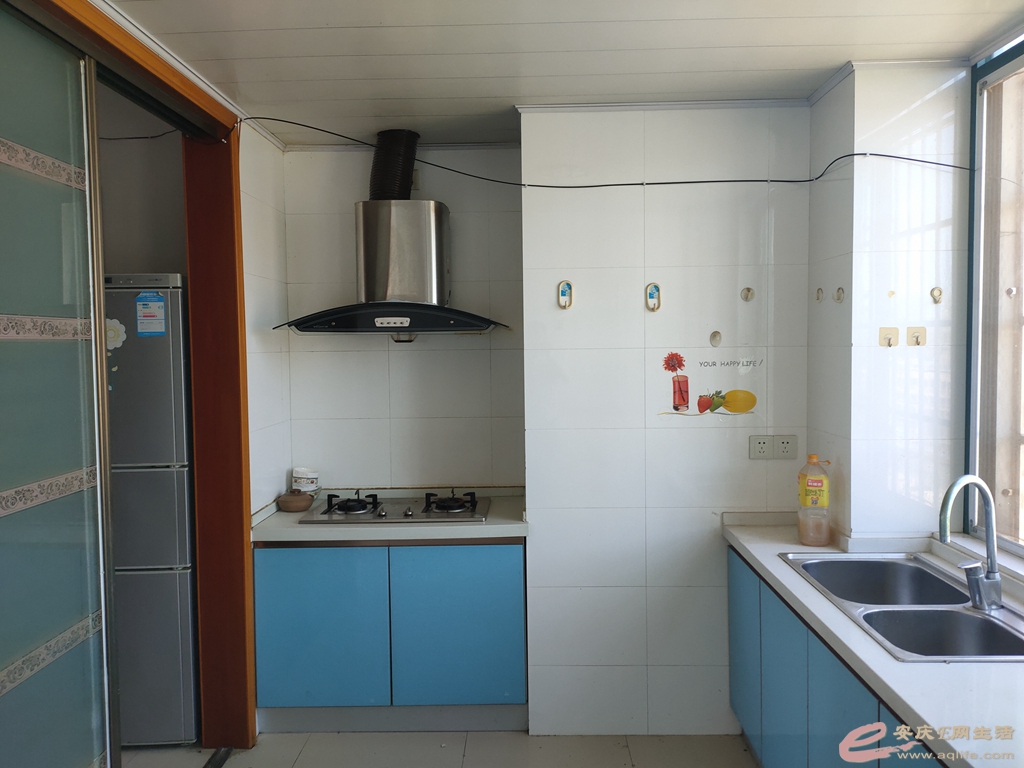 ab6a0085-ef1b-457d-9a66-5ec084f83d96_0.jpg