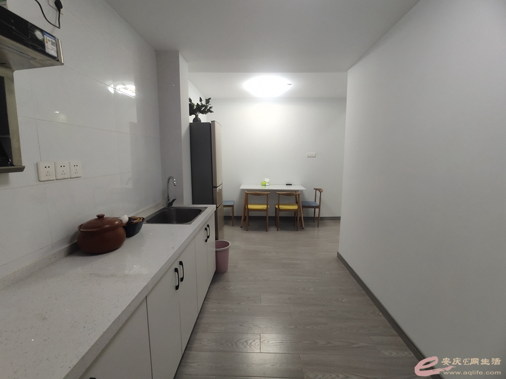 0e3d4304-fdd4-4225-a1e9-75551505dc21_0.jpg