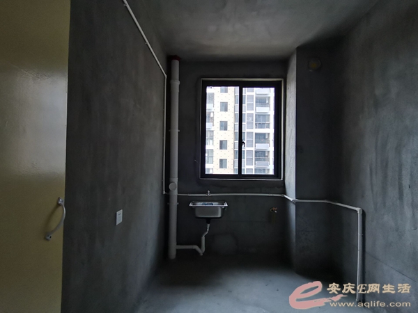 aa04672e-29b3-4fce-a8d3-ee66b8dea661_0.jpg