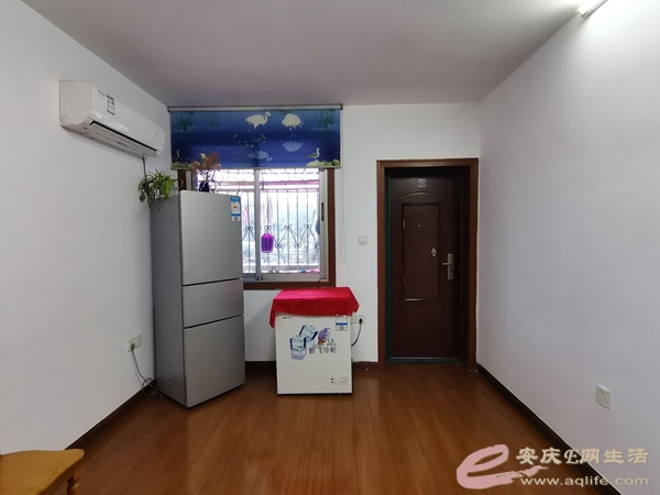 03dce8d8-9e9b-4113-a849-7d2d37500990_0.jpg