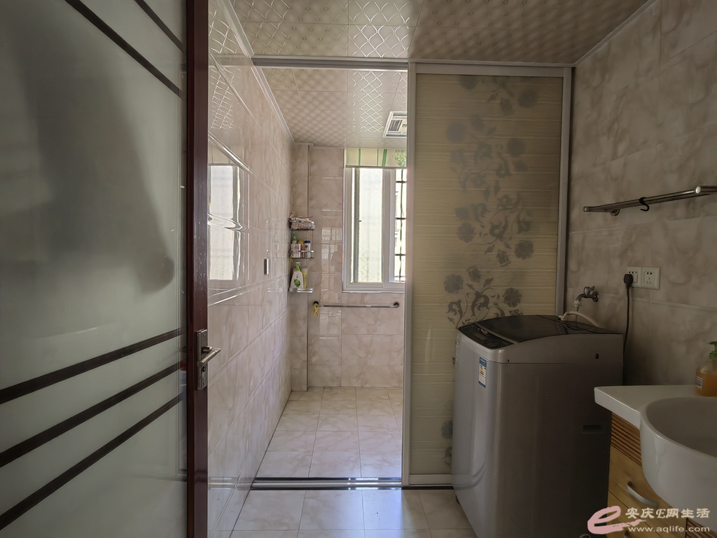 b51ec0ea-3f64-40ea-8b1b-f708e267bed3_0.jpg