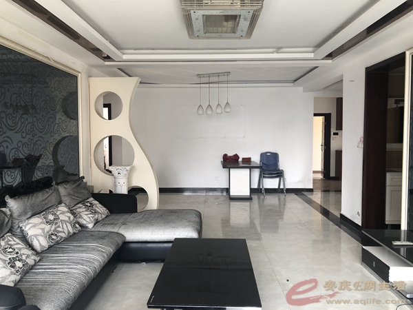 ac77edf7-e844-4fe8-8c53-1e414fe2c4f1_0.jpg
