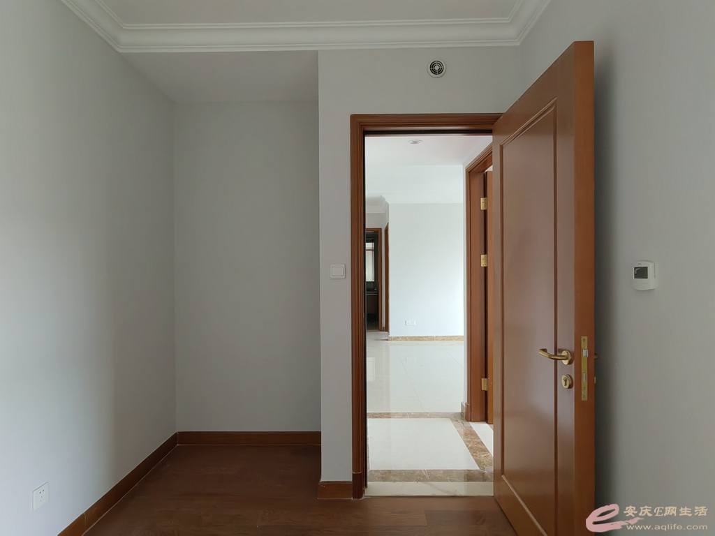 78eaa1d9-d3c4-410d-a1d2-701a26ba46cf_0.jpg