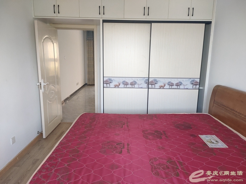 2e7dedab-6f54-45fd-a9d7-106bd4edc888_0.jpg