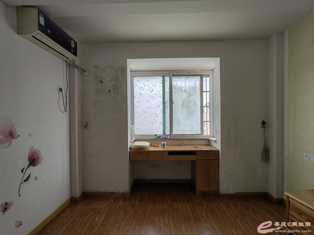 9fc165e9-b488-43b0-b2e7-24bd1b613695_0.jpg