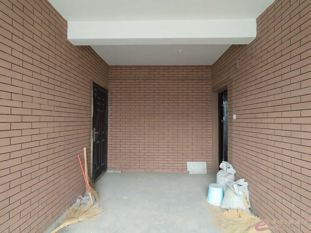 d3f3be29-4103-4d48-8c87-42dc23294ea5_0.jpg