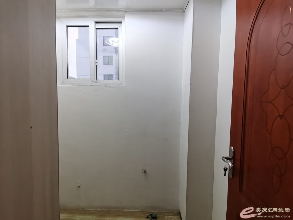 b03d575d-1984-4354-ab1d-f47e187303f0_0.jpg