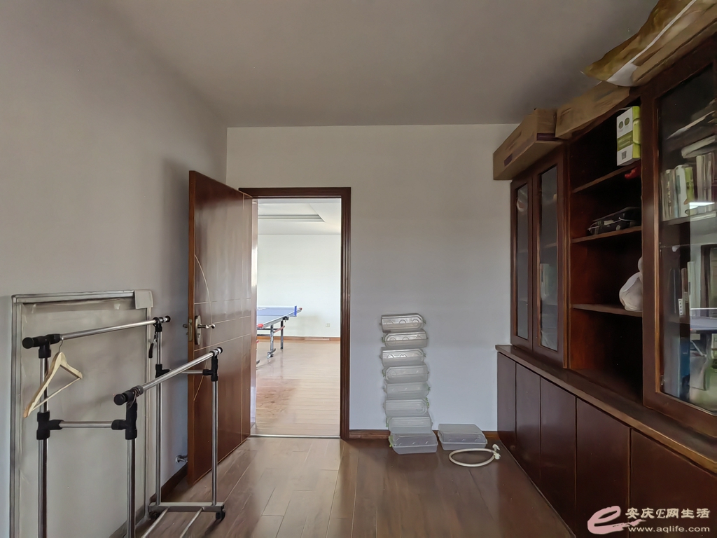 5f919fe2-c7ef-4511-b871-31eefca6dcb6_0.jpg