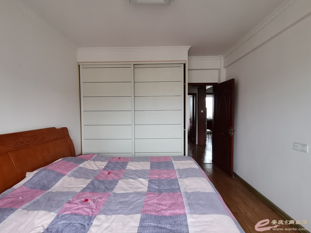 61e0933e-28b6-440f-8bed-2d7d51bcf98e_0.jpg