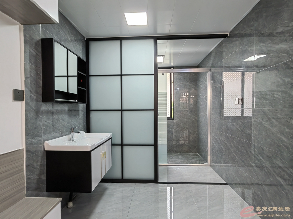 103110troifocxlo8k1ldc.jpg
